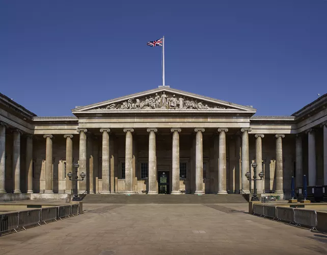 British Museum director resigns and apologises in wake of thefts